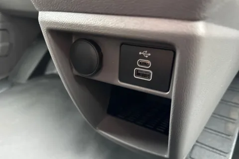 RF25XMS Volkswagen Transporter 2.0 TDI 110 Commerce Plus Van Thumbnail #42