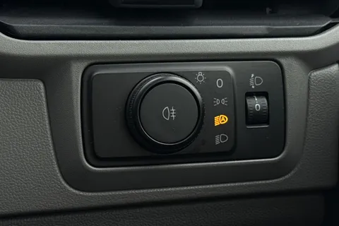 DG75BXE Volkswagen Transporter 2.0 TDI 110 Commerce Pro Van Thumbnail #43