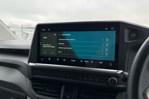 DG75BXE Volkswagen Transporter 2.0 TDI 110 Commerce Pro Van Thumbnail #54