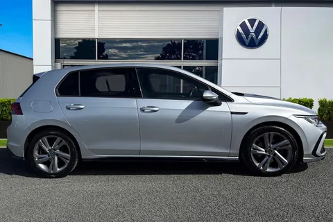 KN23USC Volkswagen Golf 2.0TDI (150PS) R-Line DSG ⭐Sunroof, Rear view camera⭐ Thumbnail #4