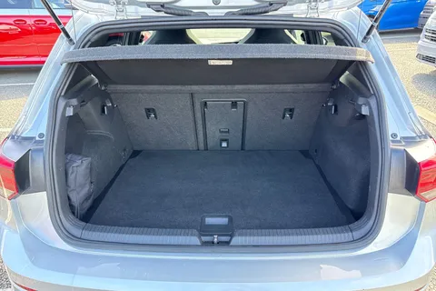 KN23USC Volkswagen Golf 2.0TDI (150PS) R-Line DSG ⭐Sunroof, Rear view camera⭐ Thumbnail #8