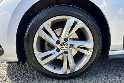 KN23USC Volkswagen Golf 2.0TDI (150PS) R-Line DSG ⭐Sunroof, Rear view camera⭐ Thumbnail #13