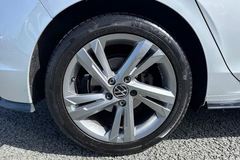 KN23USC Volkswagen Golf 2.0TDI (150PS) R-Line DSG ⭐Sunroof, Rear view camera⭐ Thumbnail #14