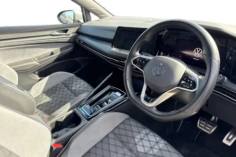 KN23USC Volkswagen Golf 2.0TDI (150PS) R-Line DSG ⭐Sunroof, Rear view camera⭐ Thumbnail #15