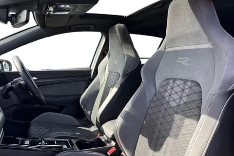 KN23USC Volkswagen Golf 2.0TDI (150PS) R-Line DSG ⭐Sunroof, Rear view camera⭐ Thumbnail #17