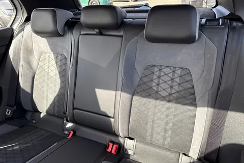 KN23USC Volkswagen Golf 2.0TDI (150PS) R-Line DSG ⭐Sunroof, Rear view camera⭐ Thumbnail #20