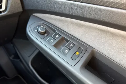 KN23USC Volkswagen Golf 2.0TDI (150PS) R-Line DSG ⭐Sunroof, Rear view camera⭐ Thumbnail #22