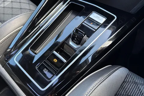 KN23USC Volkswagen Golf 2.0TDI (150PS) R-Line DSG ⭐Sunroof, Rear view camera⭐ Thumbnail #24