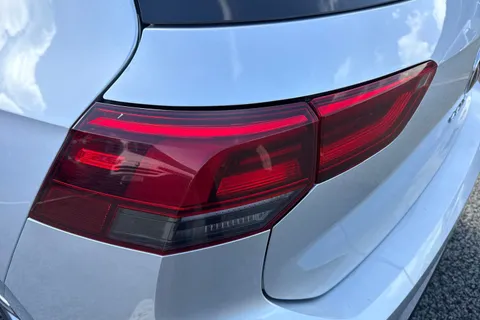 KN23USC Volkswagen Golf 2.0TDI (150PS) R-Line DSG ⭐Sunroof, Rear view camera⭐ Thumbnail #26