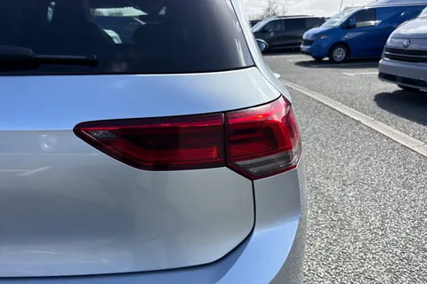 KN23USC Volkswagen Golf 2.0TDI (150PS) R-Line DSG ⭐Sunroof, Rear view camera⭐ Thumbnail #27