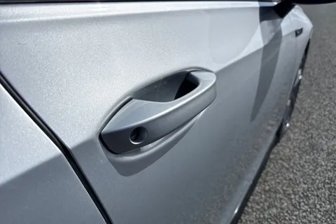 KN23USC Volkswagen Golf 2.0TDI (150PS) R-Line DSG ⭐Sunroof, Rear view camera⭐ Thumbnail #28