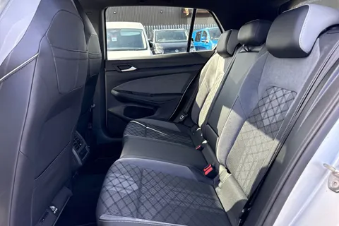 KN23USC Volkswagen Golf 2.0TDI (150PS) R-Line DSG ⭐Sunroof, Rear view camera⭐ Thumbnail #34