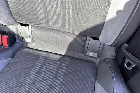 KN23USC Volkswagen Golf 2.0TDI (150PS) R-Line DSG ⭐Sunroof, Rear view camera⭐ Thumbnail #35