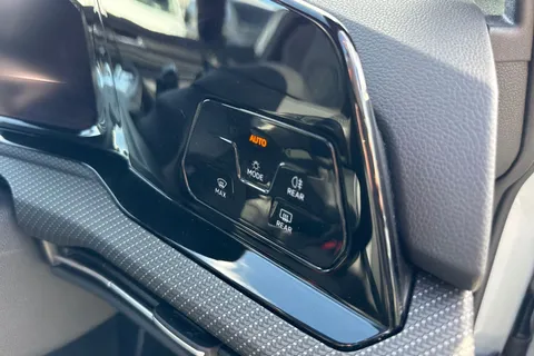 KN23USC Volkswagen Golf 2.0TDI (150PS) R-Line DSG ⭐Sunroof, Rear view camera⭐ Thumbnail #38