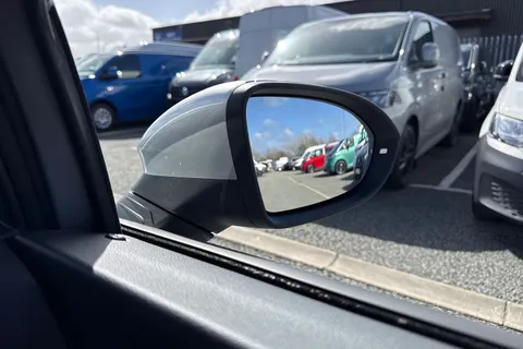 KN23USC Volkswagen Golf 2.0TDI (150PS) R-Line DSG ⭐Sunroof, Rear view camera⭐ Thumbnail #39