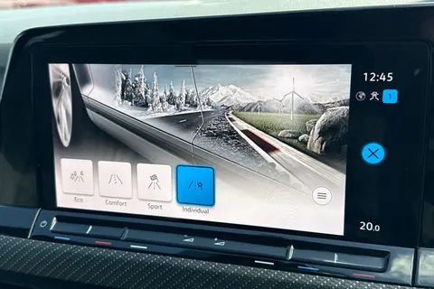 KN23USC Volkswagen Golf 2.0TDI (150PS) R-Line DSG ⭐Sunroof, Rear view camera⭐ Thumbnail #48