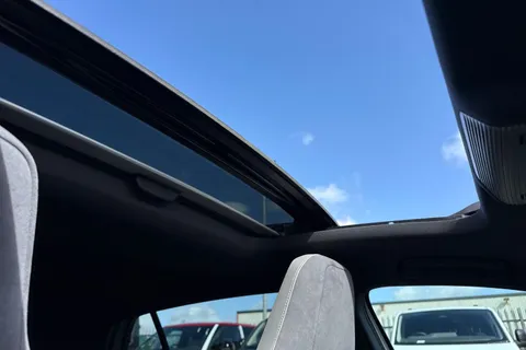 KN23USC Volkswagen Golf 2.0TDI (150PS) R-Line DSG ⭐Sunroof, Rear view camera⭐ Thumbnail #56