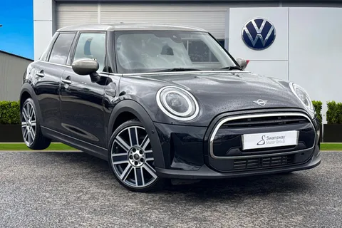 MF72YYD Mini Hatch 1.5 Cooper Exclusive Steptronic Euro 6 (s/s) 5dr Thumbnail #2