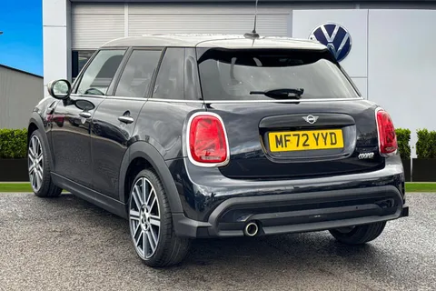 MF72YYD Mini Hatch 1.5 Cooper Exclusive Steptronic Euro 6 (s/s) 5dr Thumbnail #3