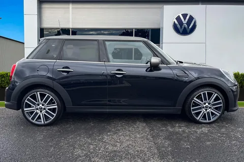 MF72YYD Mini Hatch 1.5 Cooper Exclusive Steptronic Euro 6 (s/s) 5dr Thumbnail #4
