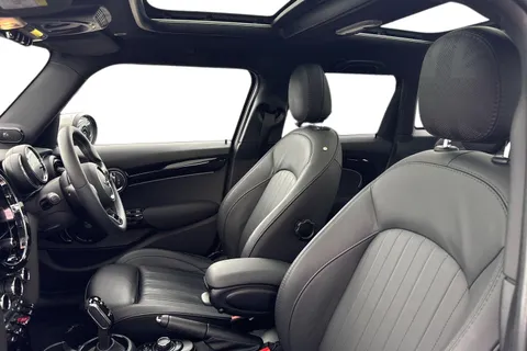 MF72YYD Mini Hatch 1.5 Cooper Exclusive Steptronic Euro 6 (s/s) 5dr Thumbnail #16