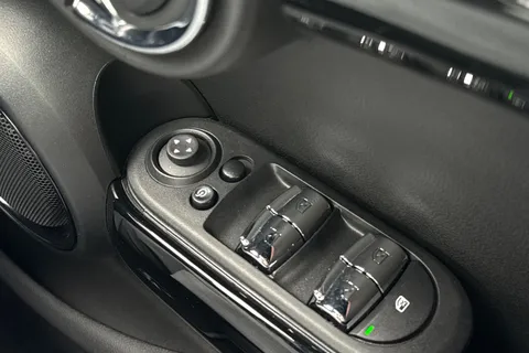 MF72YYD Mini Hatch 1.5 Cooper Exclusive Steptronic Euro 6 (s/s) 5dr Thumbnail #21