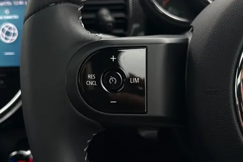 MF72YYD Mini Hatch 1.5 Cooper Exclusive Steptronic Euro 6 (s/s) 5dr Thumbnail #32