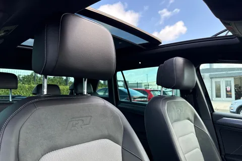 DA68OGS Volkswagen Tiguan 2.0 TDI R-Line DSG 4Motion Euro 6 (s/s) 5dr Thumbnail #25