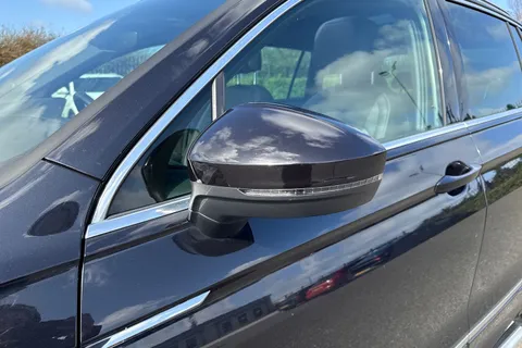 DA68OGS Volkswagen Tiguan 2.0 TDI R-Line DSG 4Motion Euro 6 (s/s) 5dr Thumbnail #29