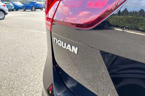 DA68OGS Volkswagen Tiguan 2.0 TDI R-Line DSG 4Motion Euro 6 (s/s) 5dr Thumbnail #33