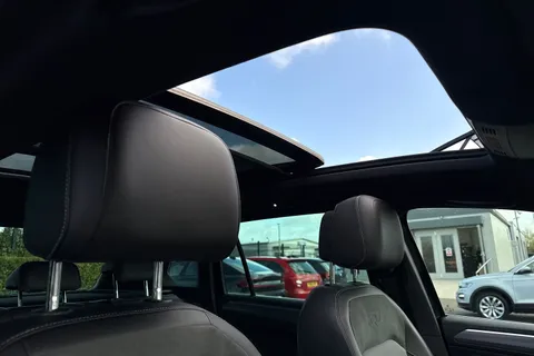 DA68OGS Volkswagen Tiguan 2.0 TDI R-Line DSG 4Motion Euro 6 (s/s) 5dr Thumbnail #38