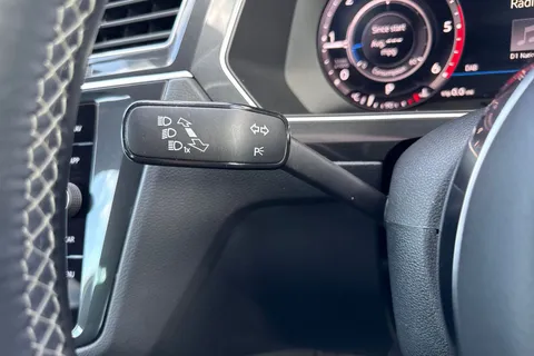 DA68OGS Volkswagen Tiguan 2.0 TDI R-Line DSG 4Motion Euro 6 (s/s) 5dr Thumbnail #44