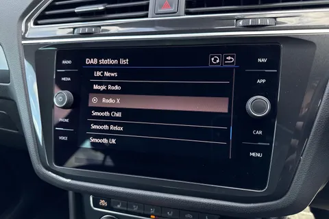 DA68OGS Volkswagen Tiguan 2.0 TDI R-Line DSG 4Motion Euro 6 (s/s) 5dr Thumbnail #50