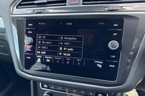 DA68OGS Volkswagen Tiguan 2.0 TDI R-Line DSG 4Motion Euro 6 (s/s) 5dr Thumbnail #51