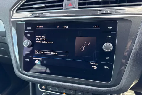 DA68OGS Volkswagen Tiguan 2.0 TDI R-Line DSG 4Motion Euro 6 (s/s) 5dr Thumbnail #52