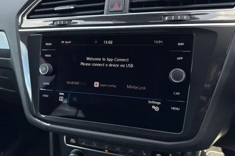 DA68OGS Volkswagen Tiguan 2.0 TDI R-Line DSG 4Motion Euro 6 (s/s) 5dr Thumbnail #53