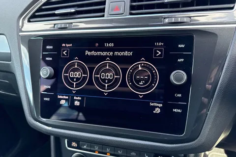 DA68OGS Volkswagen Tiguan 2.0 TDI R-Line DSG 4Motion Euro 6 (s/s) 5dr Thumbnail #55