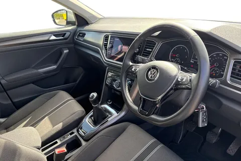 MK68OAU Volkswagen T-Roc 1.6 TDI SE Euro 6 (s/s) 5dr Thumbnail #15