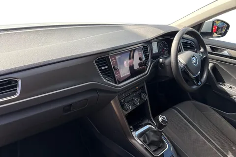 MK68OAU Volkswagen T-Roc 1.6 TDI SE Euro 6 (s/s) 5dr Thumbnail #16