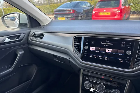 MK68OAU Volkswagen T-Roc 1.6 TDI SE Euro 6 (s/s) 5dr Thumbnail #18