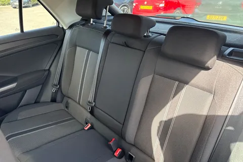 MK68OAU Volkswagen T-Roc 1.6 TDI SE Euro 6 (s/s) 5dr Thumbnail #20