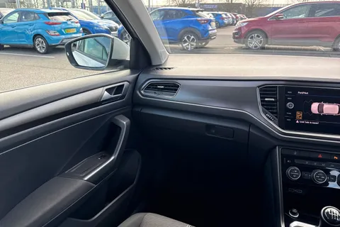 MK68OAU Volkswagen T-Roc 1.6 TDI SE Euro 6 (s/s) 5dr Thumbnail #21
