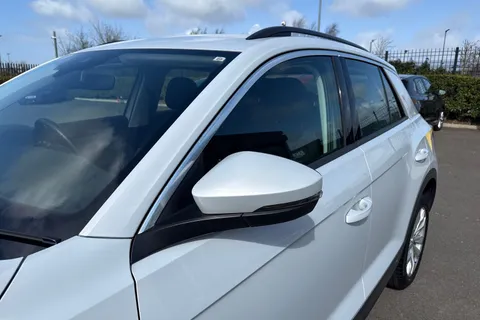 MK68OAU Volkswagen T-Roc 1.6 TDI SE Euro 6 (s/s) 5dr Thumbnail #31