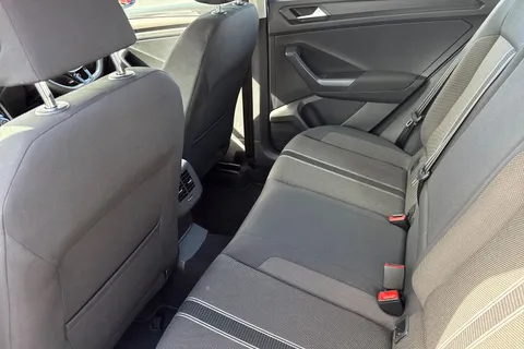 MK68OAU Volkswagen T-Roc 1.6 TDI SE Euro 6 (s/s) 5dr Thumbnail #33