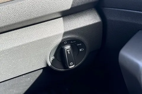 MK68OAU Volkswagen T-Roc 1.6 TDI SE Euro 6 (s/s) 5dr Thumbnail #42