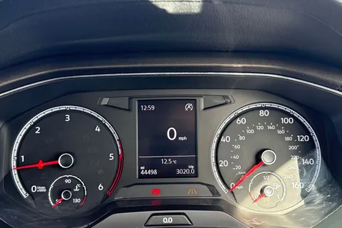 MK68OAU Volkswagen T-Roc 1.6 TDI SE Euro 6 (s/s) 5dr Thumbnail #43