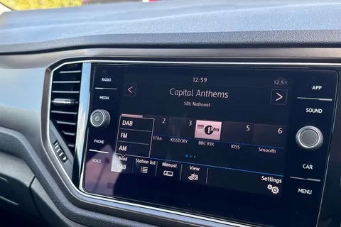 MK68OAU Volkswagen T-Roc 1.6 TDI SE Euro 6 (s/s) 5dr Thumbnail #45