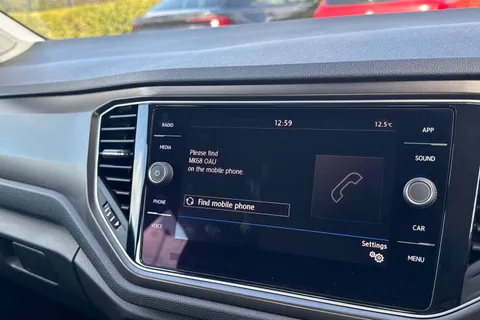 MK68OAU Volkswagen T-Roc 1.6 TDI SE Euro 6 (s/s) 5dr Thumbnail #48