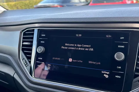 MK68OAU Volkswagen T-Roc 1.6 TDI SE Euro 6 (s/s) 5dr Thumbnail #49