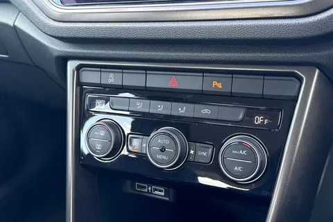 MK68OAU Volkswagen T-Roc 1.6 TDI SE Euro 6 (s/s) 5dr Thumbnail #52